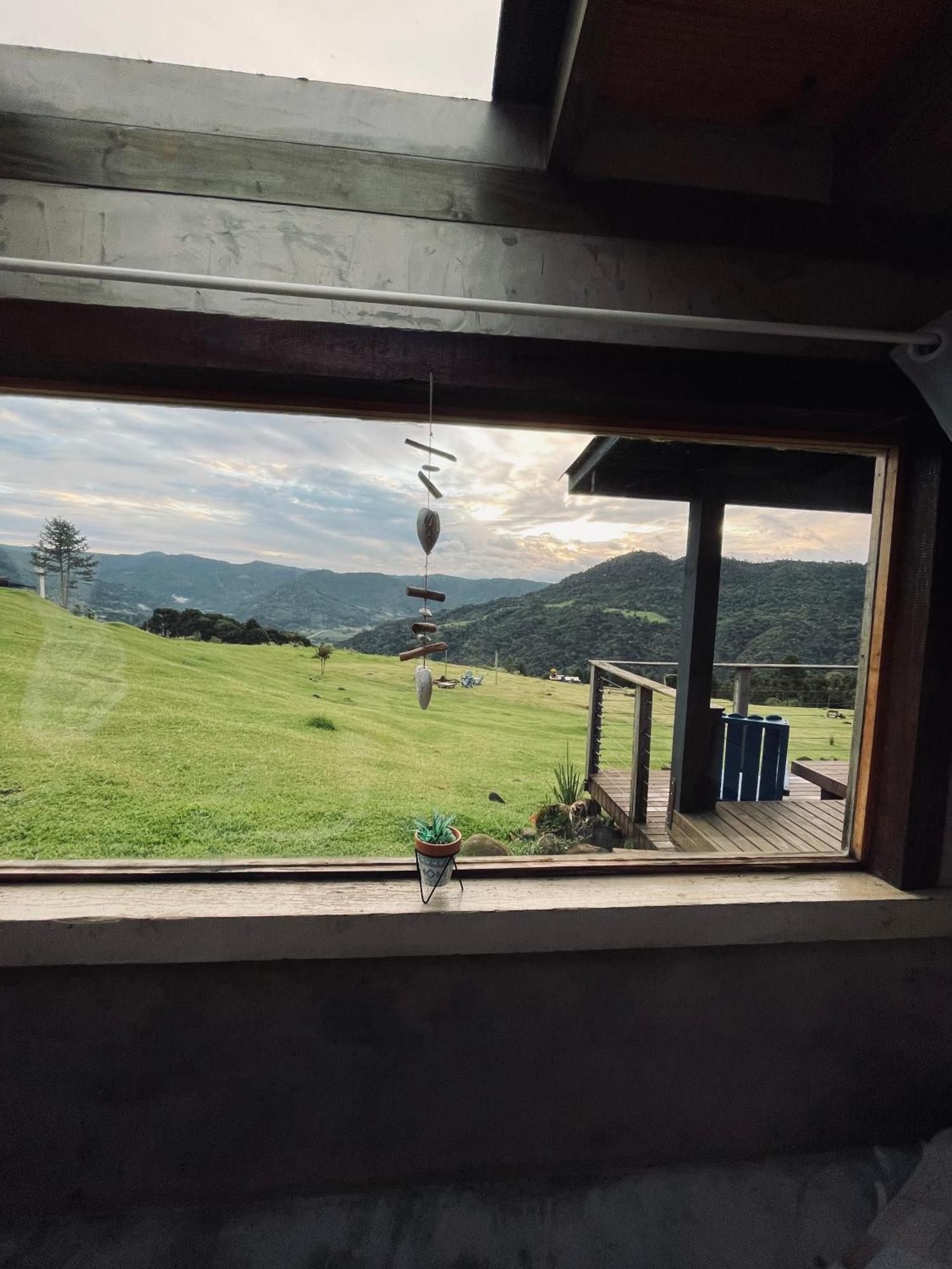 Pousada Colina Dos Ventos - Cabana Monte! Урубиси Экстерьер фото